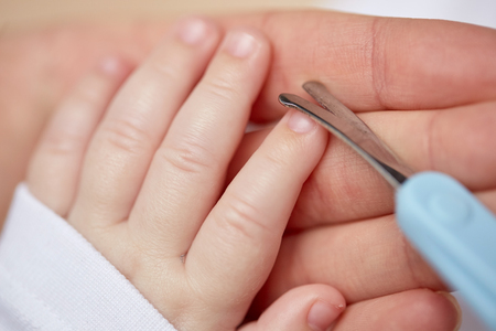 How to clip your kid’s nails smoothly?